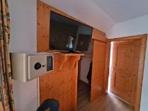 16: 120240420_070229_1920