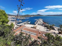 32: 120221001_135401_1920